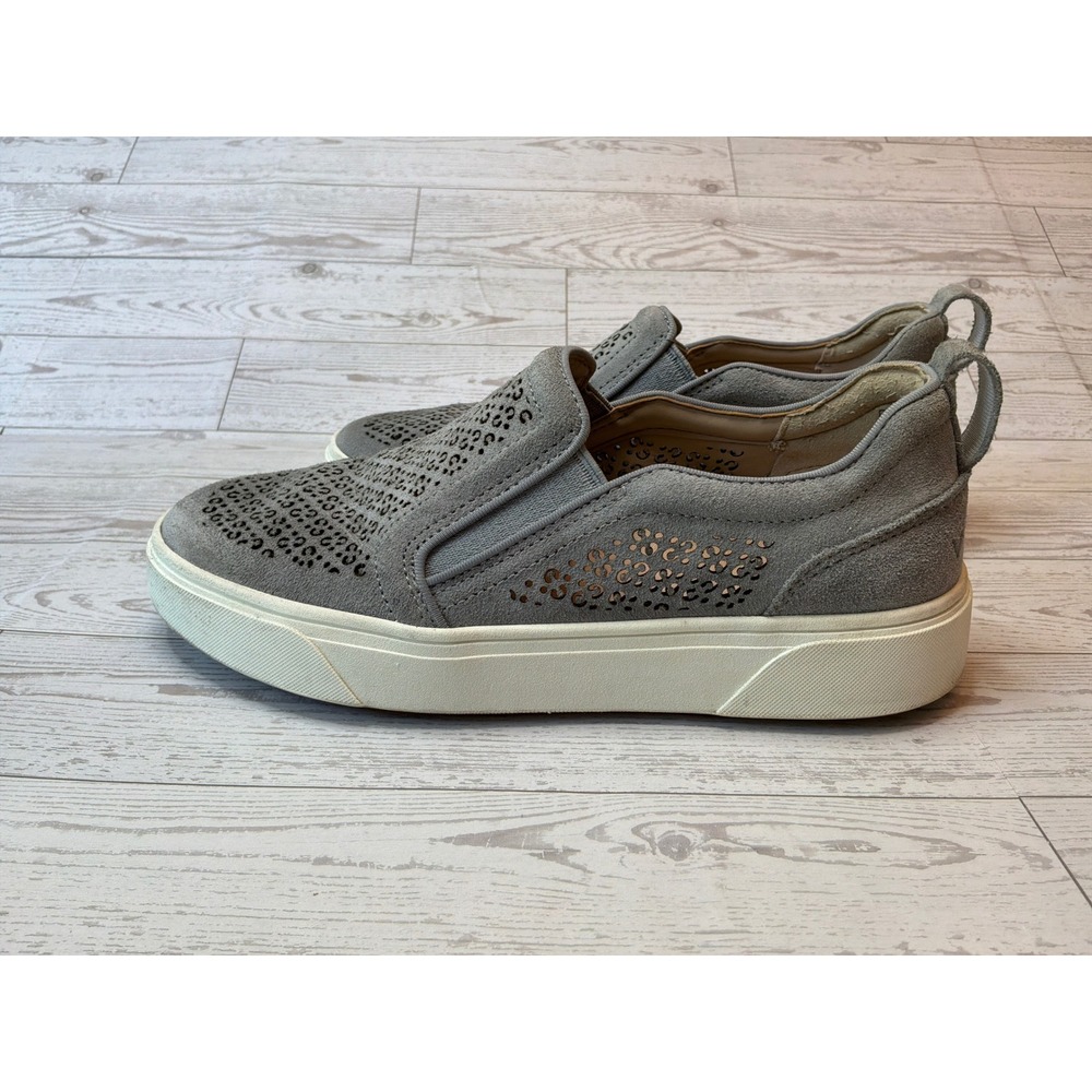 Vionic Kimmie Perf Sneaker Womens 6 Wide Grey Suede Perforated Streetwear Casual